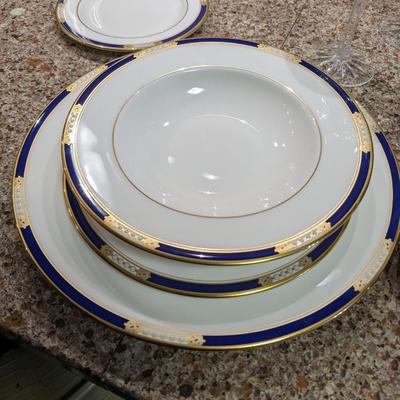 2 Lenox Bone China (6 pc Royal Treasure- DISC) Place Settings with 2 Lenox Firelight Gold Panel Cut Ice Tea Glasses and 2 Lenox Firelight...