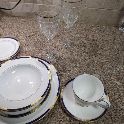 2 Lenox Bone China (6 pc Royal Treasure- DISC) Place Settings with 2 Lenox Firelight Gold Panel Cut Ice Tea Glasses and 2 Lenox Firelight...