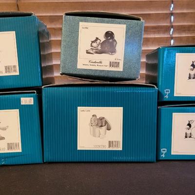 LOT 30 - 6 WALT DISNEY CLASSIC COLLECTION PORCELAIN FIGURINES