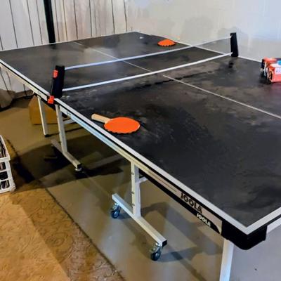 Joola Rapid Play 250 Table tennis / Ping Pong Table with Wheels, Includes 4 Franklin Paddles