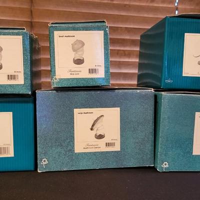 LOT 31 - 6 WALT DISNEY CLASSIC COLLECTION PORCELAIN FIGURINES