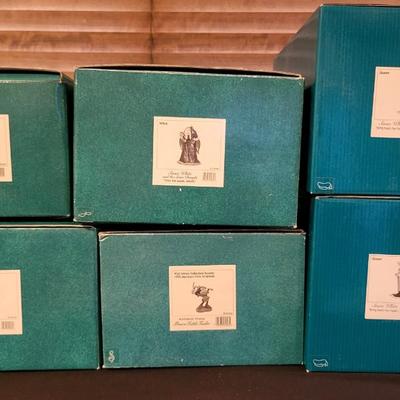 LOT 32 - WALT DISNEY CLASSIC COLLECTION PORCELAIN FIGURINES