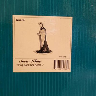 LOT 32 - WALT DISNEY CLASSIC COLLECTION PORCELAIN FIGURINES