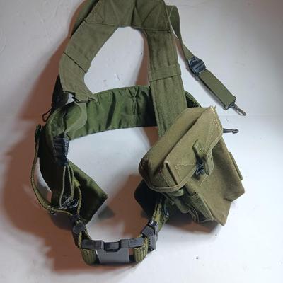 GI Military issued belt with suspenders and ammo / mag pack Size Large