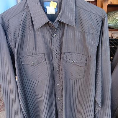 Two Men's pearl snap shirts - long sleeved shirts - Wrangler Large size