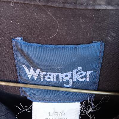 Two Men's pearl snap shirts - long sleeved shirts - Wrangler Large size