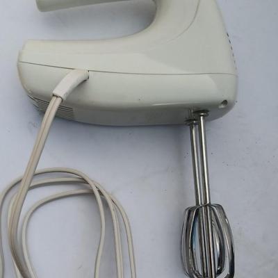 Small Kitchen Appliances - White Westinghouse Hand mixer and a Proctor Silex toaster