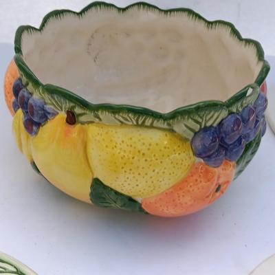 1989 Fitz and Floyd bowl with four Italy made plates and a mug with lemons on it