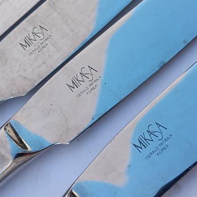 Nice Mikasa Gerald Patrick flatware / silverware set with serving utensils