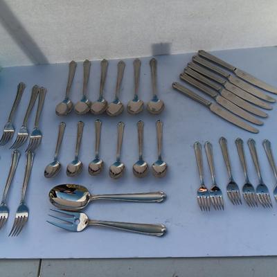 Nice Mikasa Gerald Patrick flatware / silverware set with serving utensils
