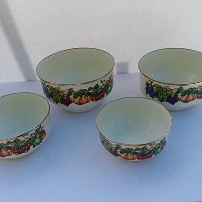 Four nesting metal Bowls - Vitro Ceramic Gas - Electric - Induction