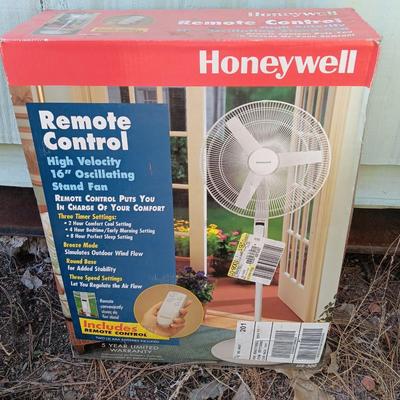 New Honeywell Fan with Sunbeam Personal Oscillating tabletop fan