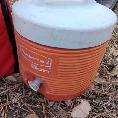 Wilson Soft sided cooler bag with two different sized Rubbermaid GOTT cooler beverage dispensers