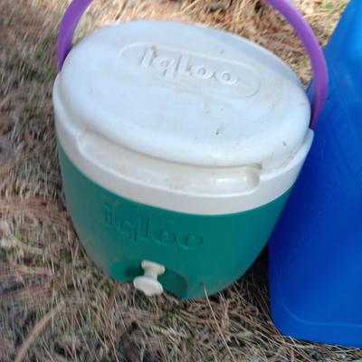 Blue water container / Drink dispenser with IGLOO Drink cooler