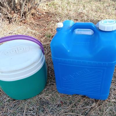 Blue water container / Drink dispenser with IGLOO Drink cooler