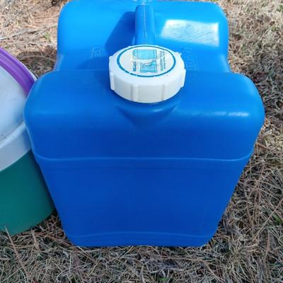 Blue water container / Drink dispenser with IGLOO Drink cooler