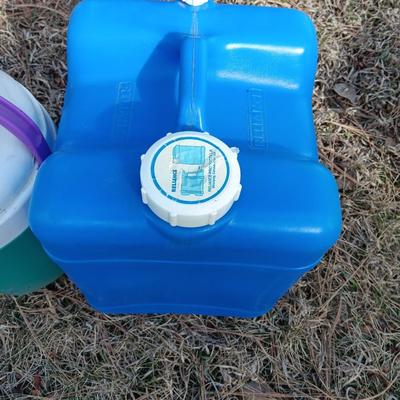 Blue water container / Drink dispenser with IGLOO Drink cooler