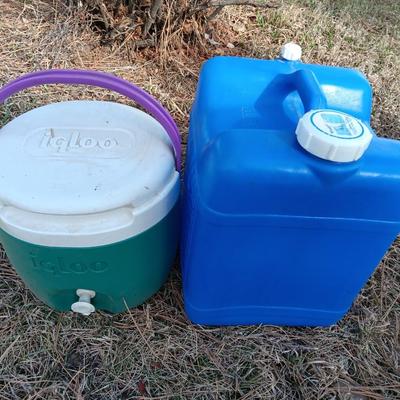 Blue water container / Drink dispenser with IGLOO Drink cooler