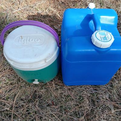 Blue water container / Drink dispenser with IGLOO Drink cooler