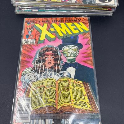 24 Vintage XMen Comics in Plastic Protectors