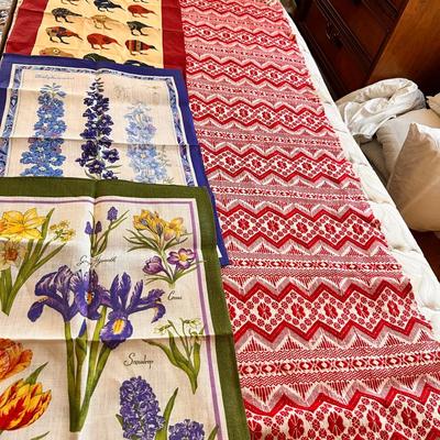 Lot Table Runner, Wall Hanging, Tea Towels