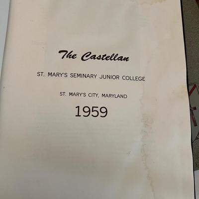 Lot Vintage Yearbooks