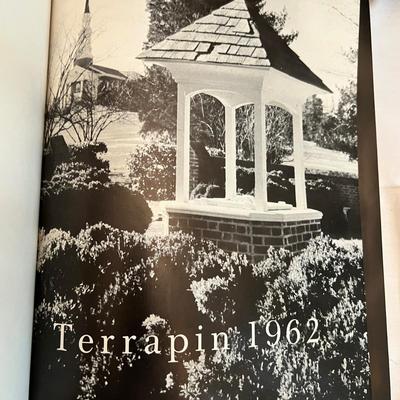 Lot Vintage Yearbooks