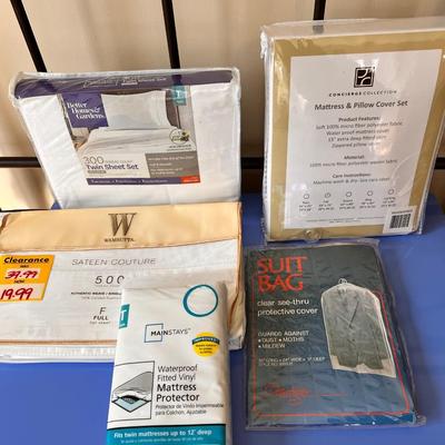 Lot New in Package Bedding Items, Suit Bag