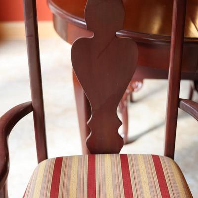 Beautiful Dining Table with (6) Chairs & (1) Leaf