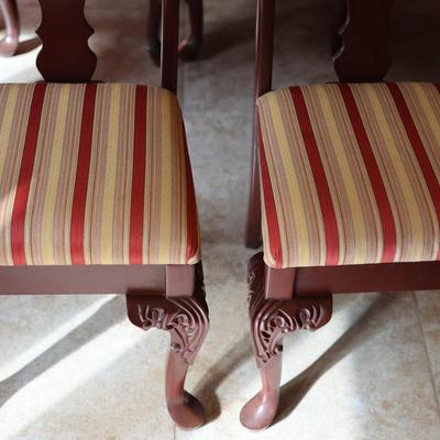 Beautiful Dining Table with (6) Chairs & (1) Leaf