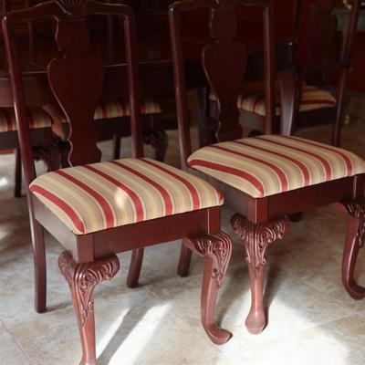 Beautiful Dining Table with (6) Chairs & (1) Leaf