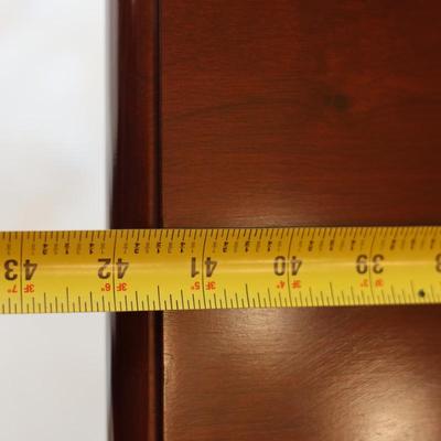 Beautiful Dining Table with (6) Chairs & (1) Leaf