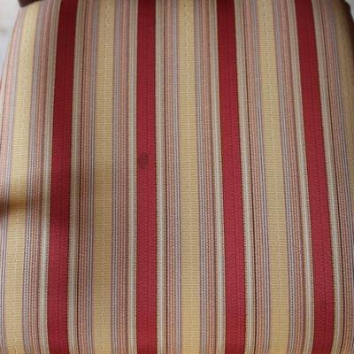 Beautiful Dining Table with (6) Chairs & (1) Leaf