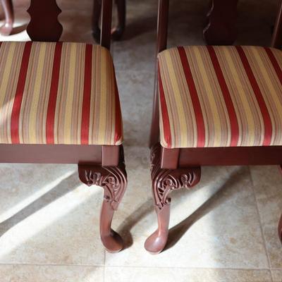 Beautiful Dining Table with (6) Chairs & (1) Leaf