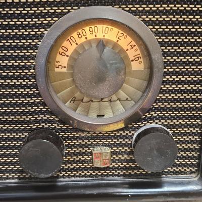 Montgomery Ward Airline AM Tube Radio (L-DW)