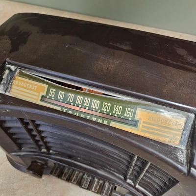 Truetone Superheterodyne Tube Radio (L-DW)
