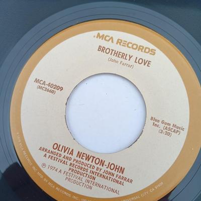 SIX 45 LP Records - Johnny Nash 0 Vanity Fare - Olivia Newton and more
