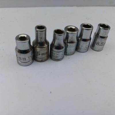 Six sockets Craftsman and made in Tiwan. 4mm & 4.5mm - 5mm & 5.5mm - 6mm & 6.5mm