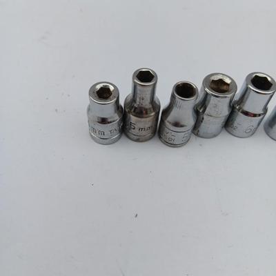 Six sockets Craftsman and made in Tiwan. 4mm & 4.5mm - 5mm & 5.5mm - 6mm & 6.5mm