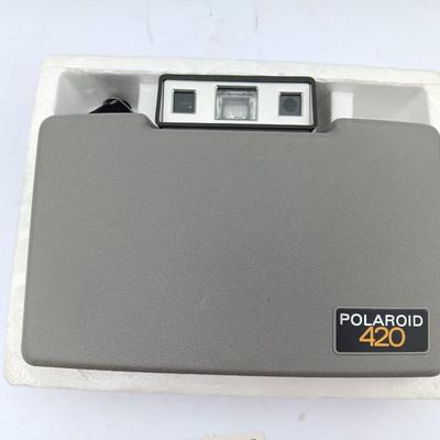 NICE! Vintage Mint Polaroid 420 Land camera