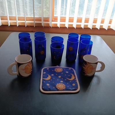 FUN! SUN AND MOON DRINKING GLASSES, 2 MUGS AND POT HOLDER