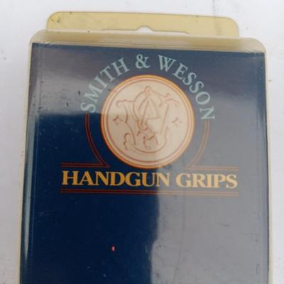 NEW Smith & Wesson Handgun Grip J Rd. Butt Boot grip Charcoal Ruby