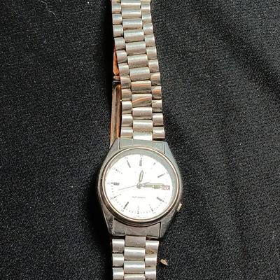 Two wristwatches Denrus & Seiko for parts or repair - UNTESTED