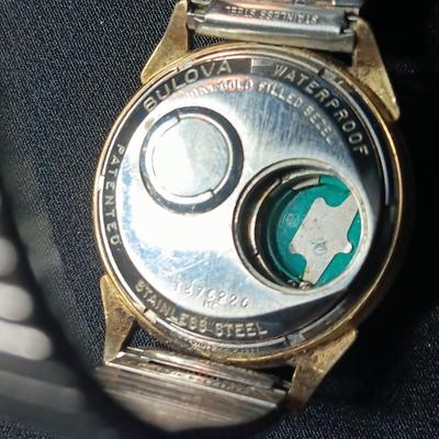 Watches and bands AS IS Untested parts - nice Accutron - Digital Tozai sport with metal bands