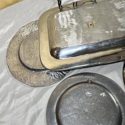Metal ware serving items