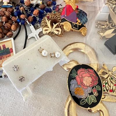 Costume jewelry lot