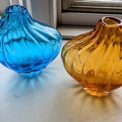 2 small glass colored vases