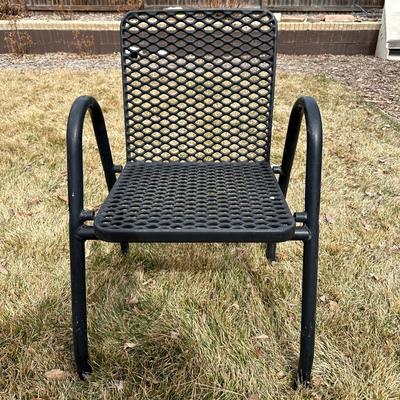 HEAVY METAL W/PLASTIC COATING PATIO TABLE AND CHAIRS