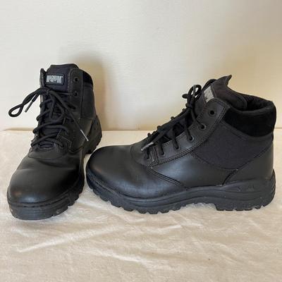 Womens Magnum Boots Sz. 8