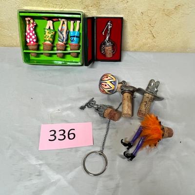 Lot of bottle stoppers